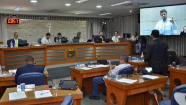 Os vereadores discutiram na sessão ordinária de segunda-feira (22), um total de 19 matérias que constavam na pauta, além de 85 requerimentos.