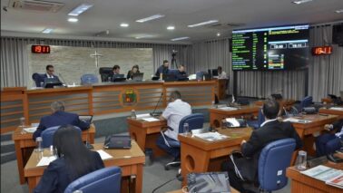 A Câmara Municipal discutiu 10 matérias, sendo seis Projetos de Lei, três Projeto de Decreto Legislativo e um de redação final do Projeto de Lei e aprovaram 90 requerimentos.