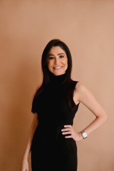Dra. Cristina Monteiro de Barros: Dermatologista (CRM-SP 133.245 | RQE 73.917) Cuidar da pele em qualquer lugar do mundo