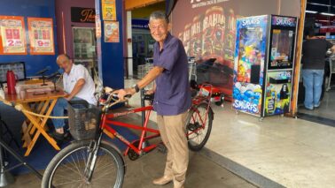 Irineu conheceu a unidade móvel do Rádio na Rua no Tome Leve da 43