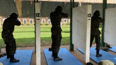 Um grupo de 86 atiradores do Tiro de Guerra de Barretos, com a coordenação do comandante subtenente Lester Correa e o instrutor sargento Yamashiro, participou na quarta-feira (29), no estande de tiros do 37º Batalhão de Infantaria Mecanizado