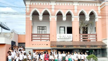 A ALAB (Academia Letras e Artes de Barretos) recebeu na manhã desta quinta-feira (9), a visita de estudantes da Escola Municipal Dorothóvio do Nascimento, que fica no bairro Zequinha Amêndola.