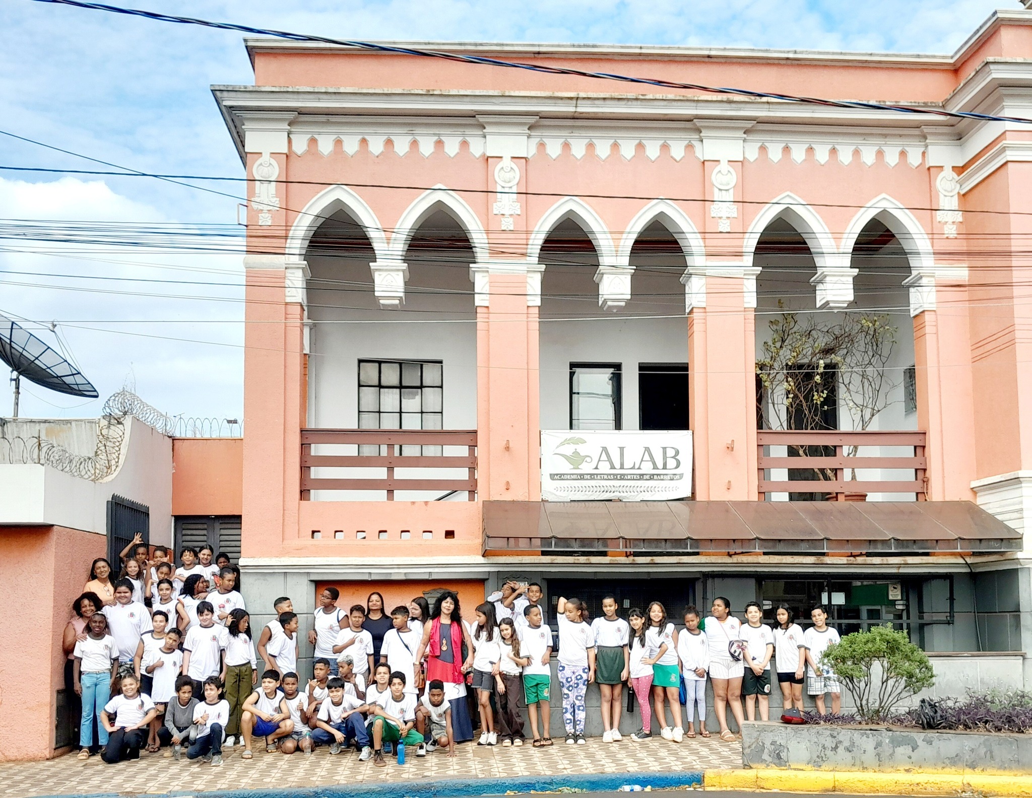 Estudantes  conhecem história de Barretos durante visita a ALAB