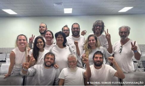 O Ministério das Relações Exteriores (MRE) divulgou na manhã desta terça-feira (7), em Brasília, que os 13 brasileiros que integravam a Flotilha Global Sumud, foram conduzidos até a fronteira com a Jordânia e estão livres das autoridades israelenses.