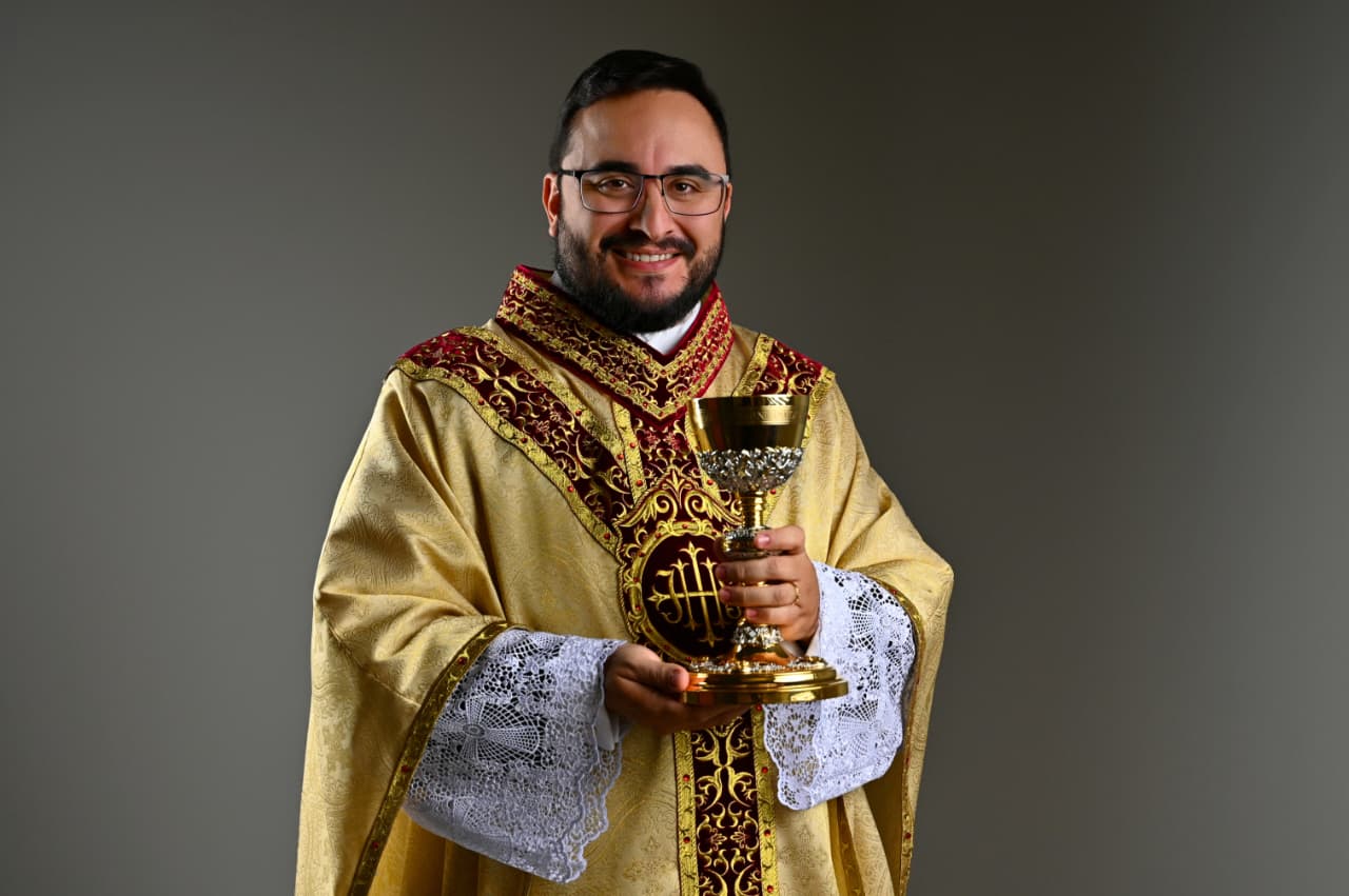 Padre André é ordenado em missa na Paróquia Santo Antônio