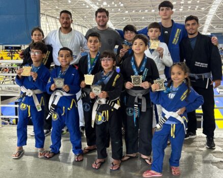 O jiu-jitsu barretense segue em destaque no cenário estadual. Em competição realizada nos dias 18 e 19 de outubro, o grupo formado por alunos da Secretaria Municipal de Esportes e Lazer (SMEL) e do Team Luzitano