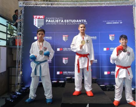 Karateca conquista prata no Paulista Estudantil