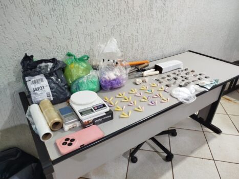 Polícia Militar detém mulher e apreende quase 1 kg de drogas (Foto: O Diário de Barretos)
