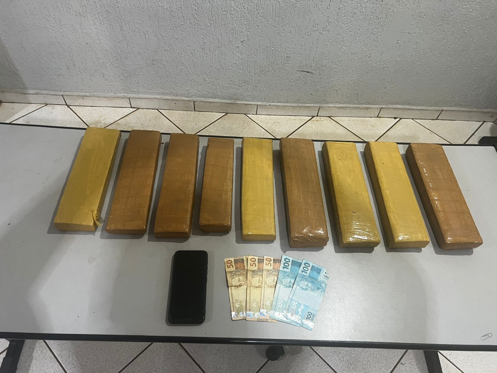 Polícia Militar detém suspeito e apreende 9,6kg de maconha