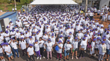 Caminhada reúne mais de 900 participantes no Parque dos Lagos