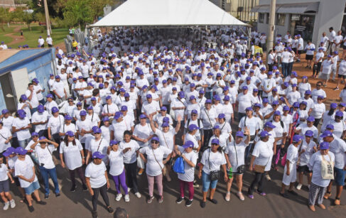 Caminhada reúne mais de 900 participantes no Parque dos Lagos