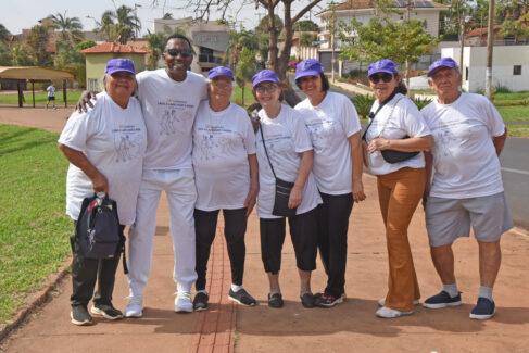 Caminhada reúne mais de 900 participantes no Parque dos Lagos