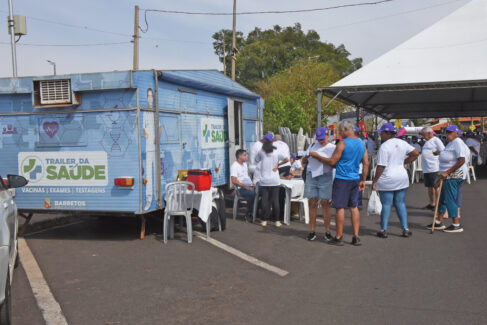 Caminhada reúne mais de 900 participantes no Parque dos Lagos