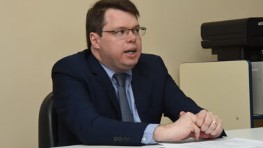 A 21ª Zona Eleitoral que abrange as cidades de Barretos e Colômbia e um universo de quase 90 mil eleitores tem como juiz eleitoral designado para comandar o pleito de 2026, o juiz da 1ª Vara Cível de Barretos, dr. Ricardo Truite Alves.
