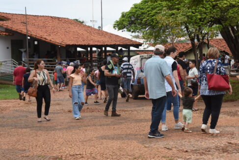 O Recinto Paulo de Lima Correa recebeu a 2ª edição do “Sabadão Solidário”, numa iniciativa do Fundo Social de Solidariedade e da prefeitura de Barretos