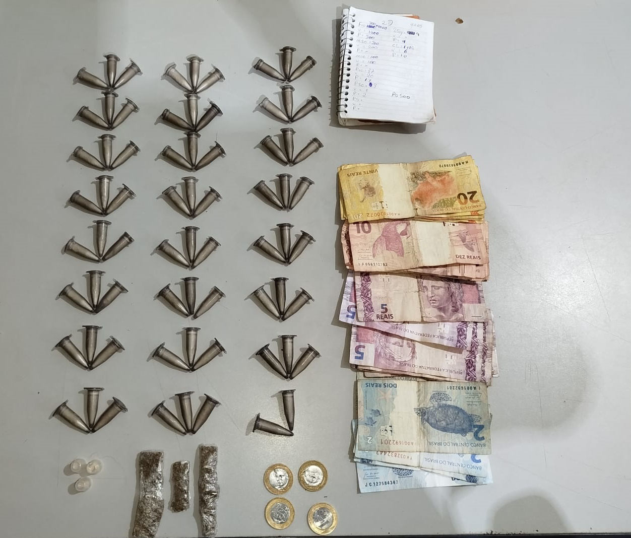 PM detém suspeito por tráfico de entorpecente em Colina