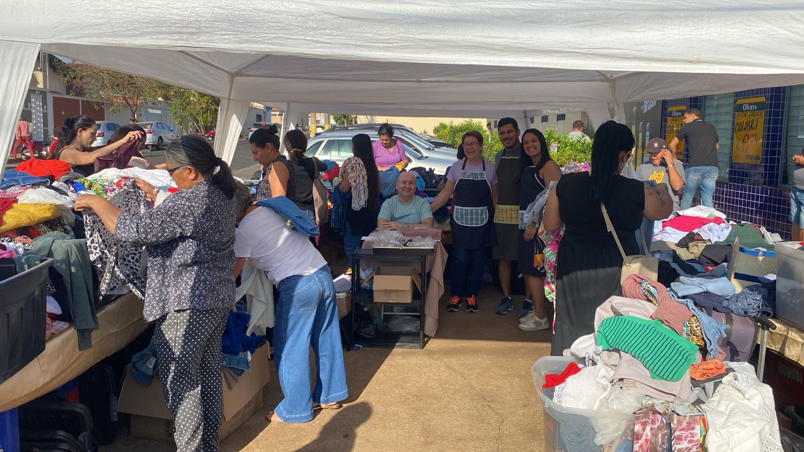 Bazar solidário terá venda de brinquedos e roupas no sábado