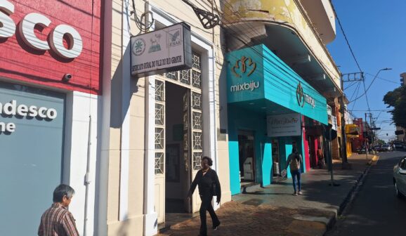 A diretoria do Sindicato Rural do Vale do Rio Grande, através do presidente Enio Melo Rodrigues e o tesoureiro Antônio Roberto Filisbilino, informaram a programação de cursos agendados para este mês de outubro