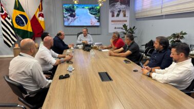 Uma importante reunião realizada na manhã desta quarta-feira (1º), no gabinete do prefeito da Estância Turística de Barretos, Odair Silva, tratou de melhorias no Aeroporto Estadual Chafei Amsei.