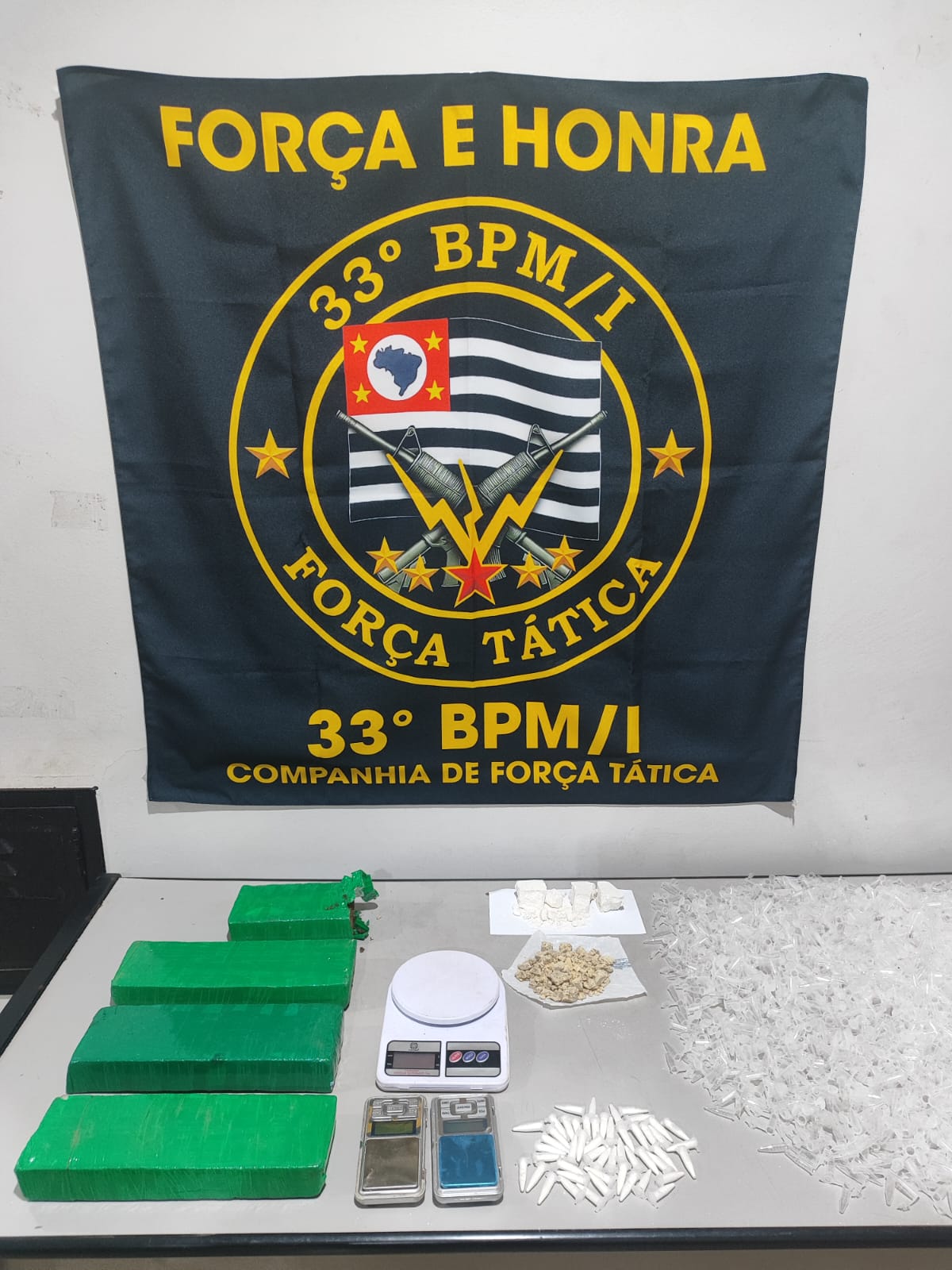 Polícia Militar detém suspeito e apreende mais de 2,9kg de entorpecentes