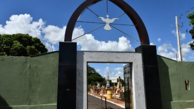 Prefeitura responde sobre manutenção do cemitério após reclamação 