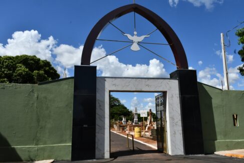 Prefeitura responde sobre manutenção do cemitério após reclamação 