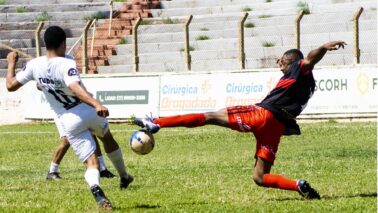 O Campeonato Amador Varzeano prosseguiu no domingo (5), com jogos da segunda fase da competição das Séries A e B