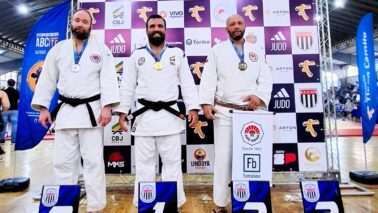 O atleta barretense Tiago Leal conquistou o título de campeão da 3ª Etapa do Circuito ABC, na Classe Master B (40 a 49 anos), Categoria Meio-Pesado (-100kg), no último sábado (4), na cidade de São Caetano do Sul.