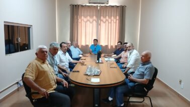 Um encontro realizado na última sexta-feira (2), na sala de reuniões do Sindicato Rural do Vale do Rio Grande tratou da captação de água emergencial em mananciais para combate a incêndios.