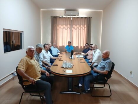 Um encontro realizado na última sexta-feira (2), na sala de reuniões do Sindicato Rural do Vale do Rio Grande tratou da captação de água emergencial em mananciais para combate a incêndios.