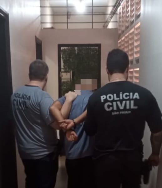Polícia prende homem investigado por crimes contra adolescente