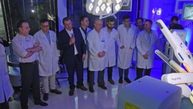 TECNOLOGIA: Romagnolo e Henrique Prata apresentam o centro de treinamento aos presentes Centro de treinamento robótico é inaugurado em Barretos