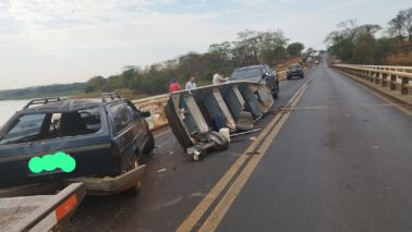 Colisão deixa condutor ferido na Ponte Gumercindo Penteado (Foto: O Diário de Barretos)
