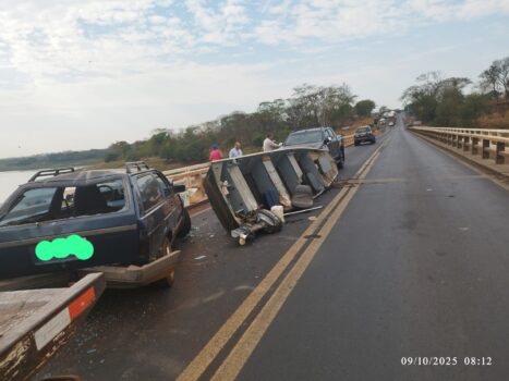 Colisão deixa condutor ferido na Ponte Gumercindo Penteado (Foto: O Diário de Barretos) Colisão deixa condutor ferido na Ponte Gumercindo Penteado (Foto: O Diário de Barretos)