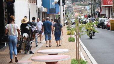 A Associação Comercial e Industrial de Barretos (ACIB) e o Sindicato Varejista (Sincomercio) confirmaram abertura das lojas nesta sexta-feira (10) até as 22 horas.