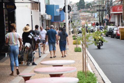 A Associação Comercial e Industrial de Barretos (ACIB) e o Sindicato Varejista (Sincomercio) confirmaram abertura das lojas nesta sexta-feira (10) até as 22 horas.