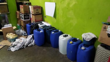 Força-tarefa fecha fábrica que distribuía bebidas adulteradas 