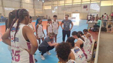 A partir deste sábado (11), a equipe do Colégio FEB/APAB Barretos inicia a disputa do playoff do Campeonato Paulista de Basquete, categoria Sub-14.