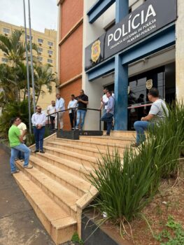 WhatsApp Image 2025-10-13 at 12.03.54 Um grupo formado por 10 vereadores da Câmara Municipal de Barretos registrou um boletim de ocorrência de injúria na manhã de ontem, no Plantão Policial na Seccional de Polícia.