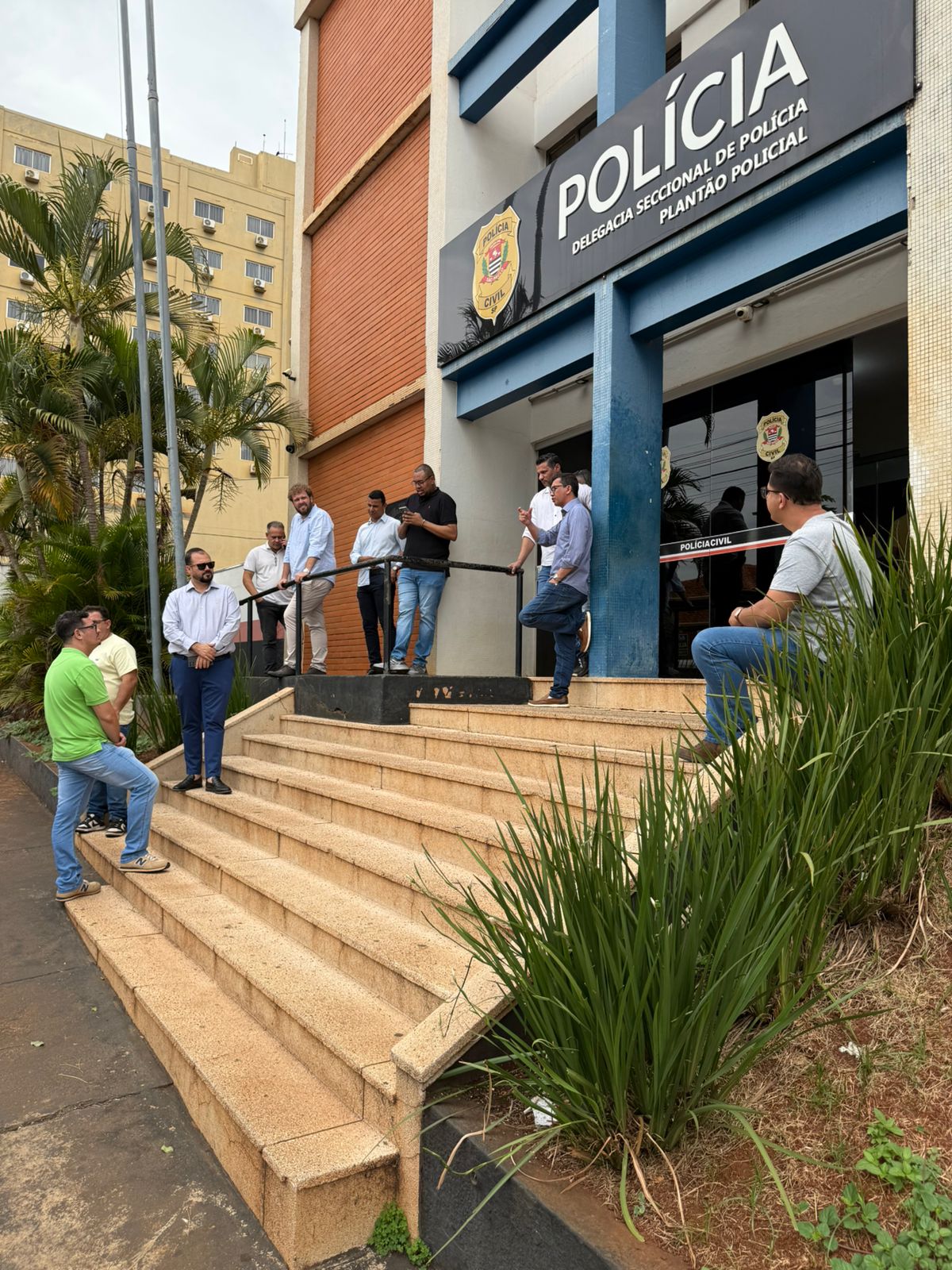 Grupo formado por 10 vereadores  registra boletim de injúria após divulgação de folheto na cidade