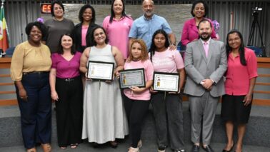 A Câmara de Barretos entregou os diplomas às meninas do projeto "Garotas Brilhantes", voltado a jovens que se destacaram ao longo do ano em projeto social de Barretos ligado à ADRA