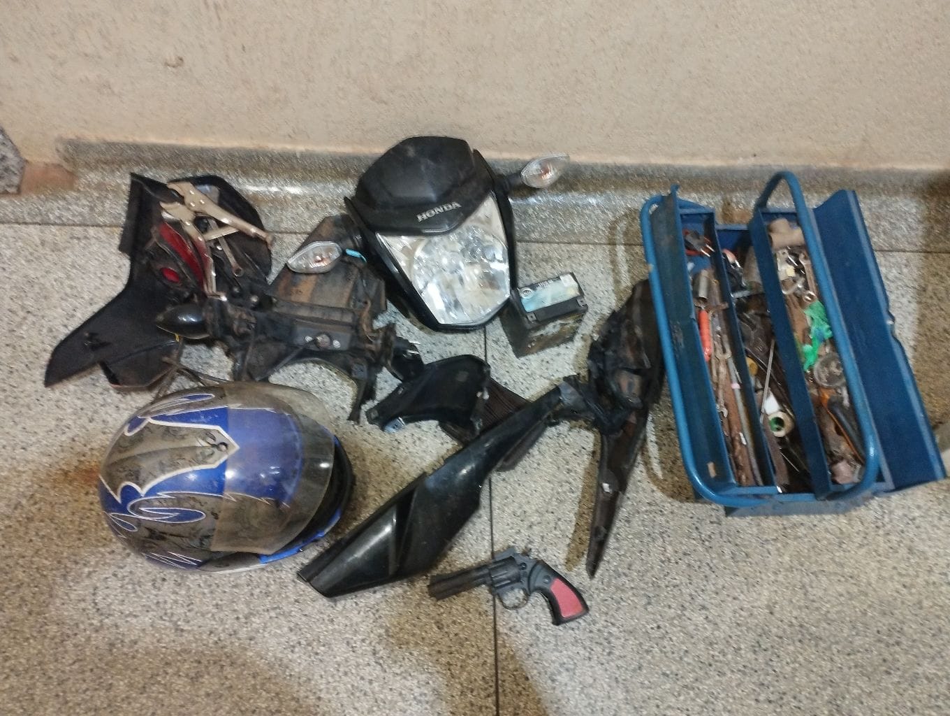 Guarda Municipal encontra moto furtada parcialmente desmontada