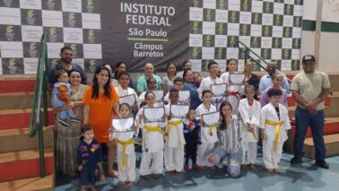 Os alunos que treinam no projeto de Projeto de Karate que é realizado no Instituto Federal de Educação - Campus Barretos, foram graduados