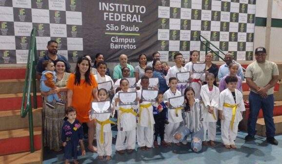 Os alunos que treinam no projeto de Projeto de Karate que é realizado no Instituto Federal de Educação - Campus Barretos, foram graduados
