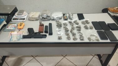 Polícia Militar apreende drogas e arma durante ação de combate ao tráfico (Foto: O Diário de Barretos)