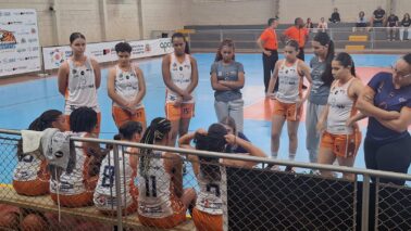 As meninas da equipe de basquete feminino do Colégio FEB/APAB Barretos voltam a jogar hoje (30), em São Bernardo do Campo, pela fase de playoff do Campeonato Paulista Sub-13.