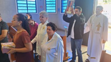 O padre Deonísio Helko, pároco da Paróquia Santo Antônio de Pádua celebrou o Dia de São João Paulo II durante a tradicional missa semana celebrada às quartas-feiras