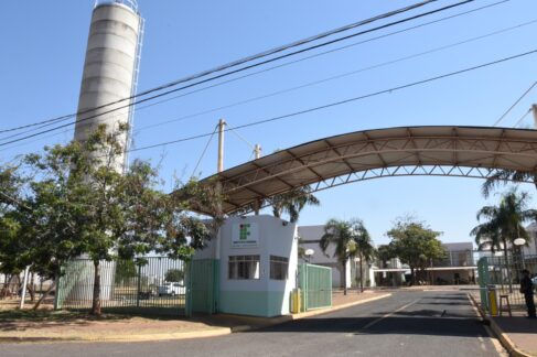 ENSINO: Campo no bairro Ide Daher (foto), campi II está na vicinal Nadir Kenan Inscrições prorrogadas para vestibular do IFSP