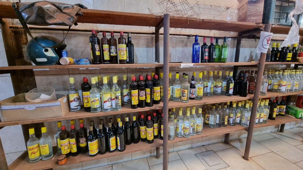 Polícia Civil prende comerciante por depósito e exposição de bebidas improprias para consumo  