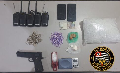 Suspeitos são detidos durante ação policial no Luís Spina (Foto: O Diário de Barretos)